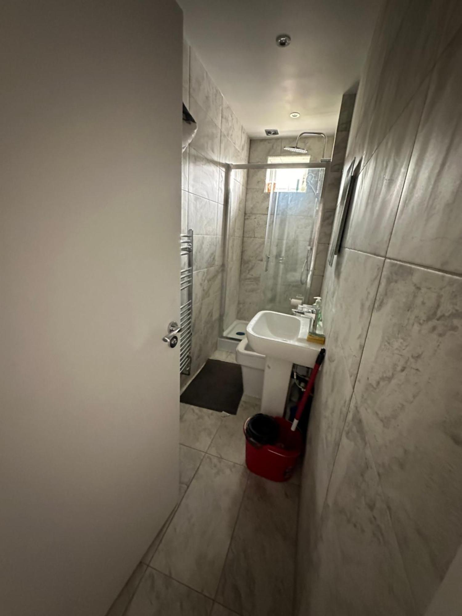 Luxury Ensuite Studio In Crayford Dartford Bexley London With Full Kitchen And Side Garden Alleyway Entrance Erith Exterior photo