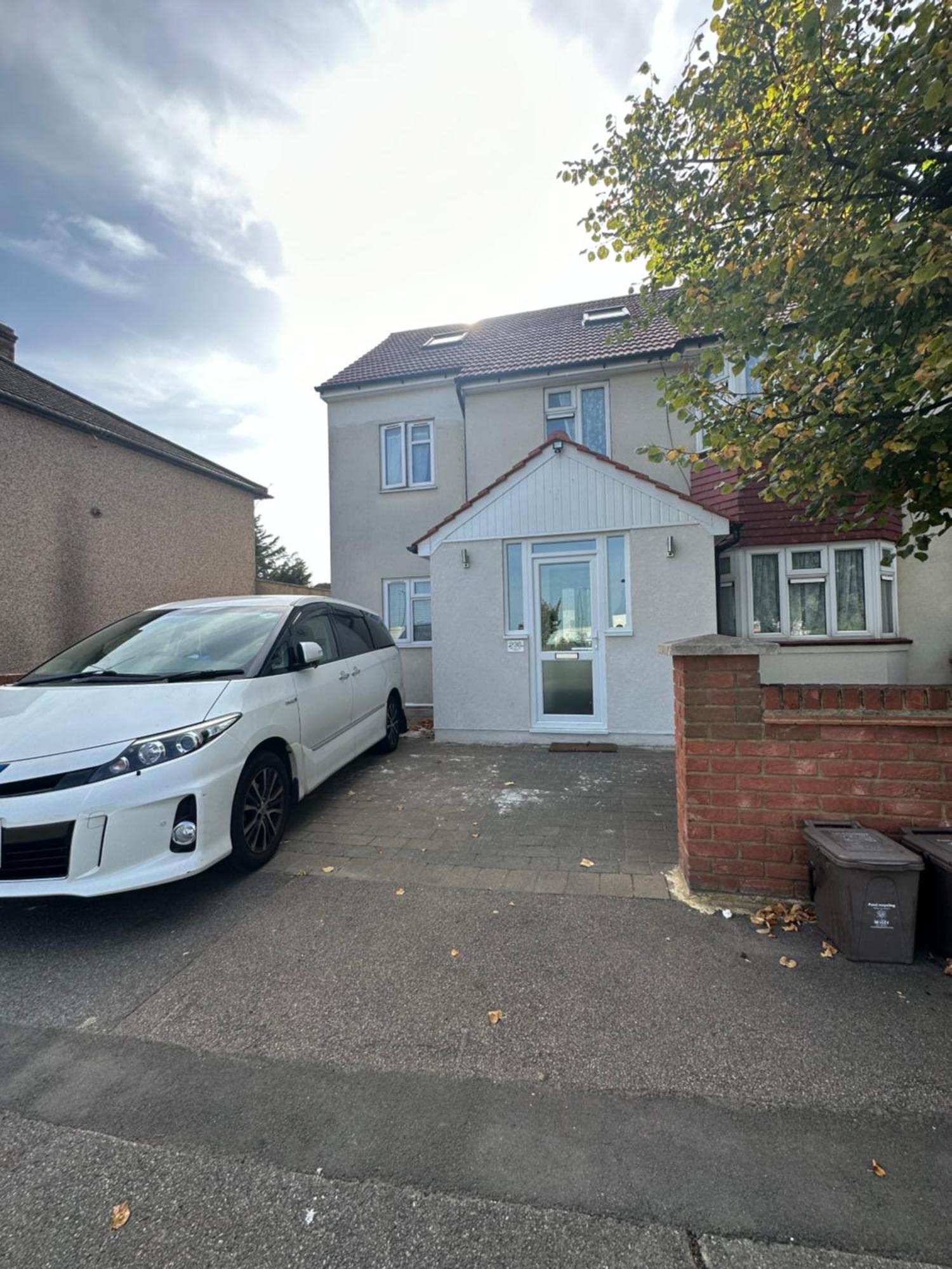 Luxury Ensuite Studio In Crayford Dartford Bexley London With Full Kitchen And Side Garden Alleyway Entrance Erith Exterior photo