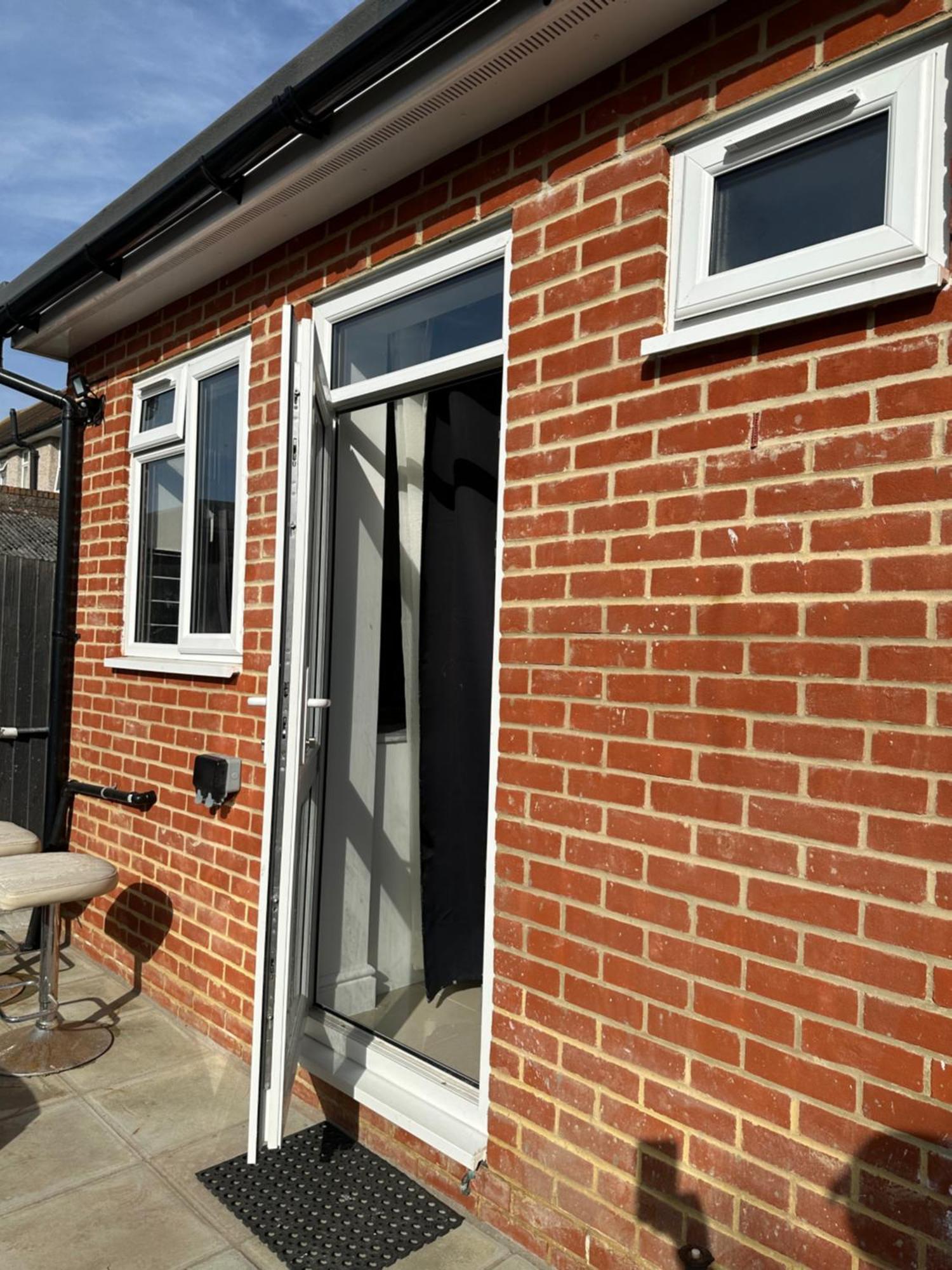 Luxury Ensuite Studio In Crayford Dartford Bexley London With Full Kitchen And Side Garden Alleyway Entrance Erith Exterior photo
